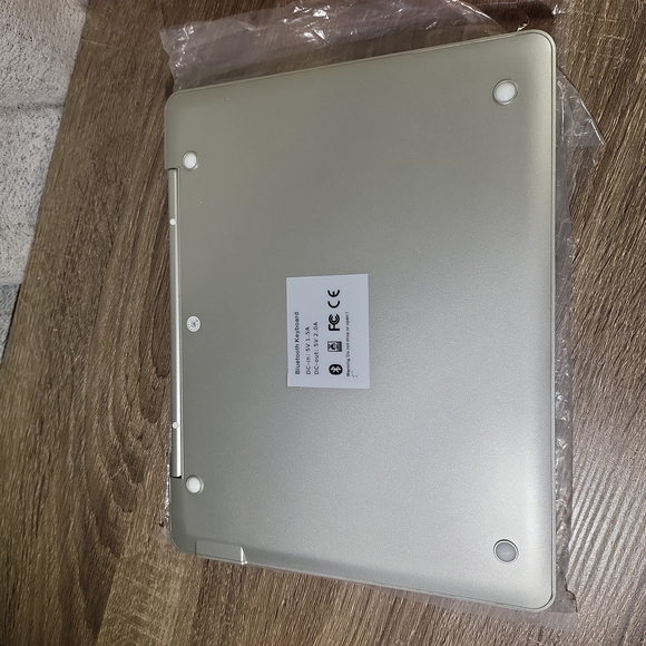 3/$35 FlightCase, Bluetooth 3.0 Keyboard case with Power Bank - Picture 9 of 12